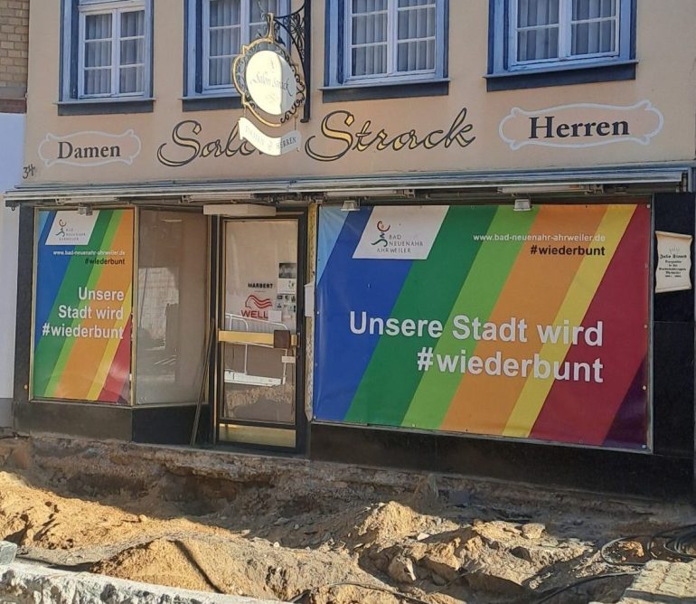 Aufgerissene Straßen im Ahrtal