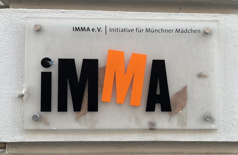 Das Eingangsschild der "IMMA"