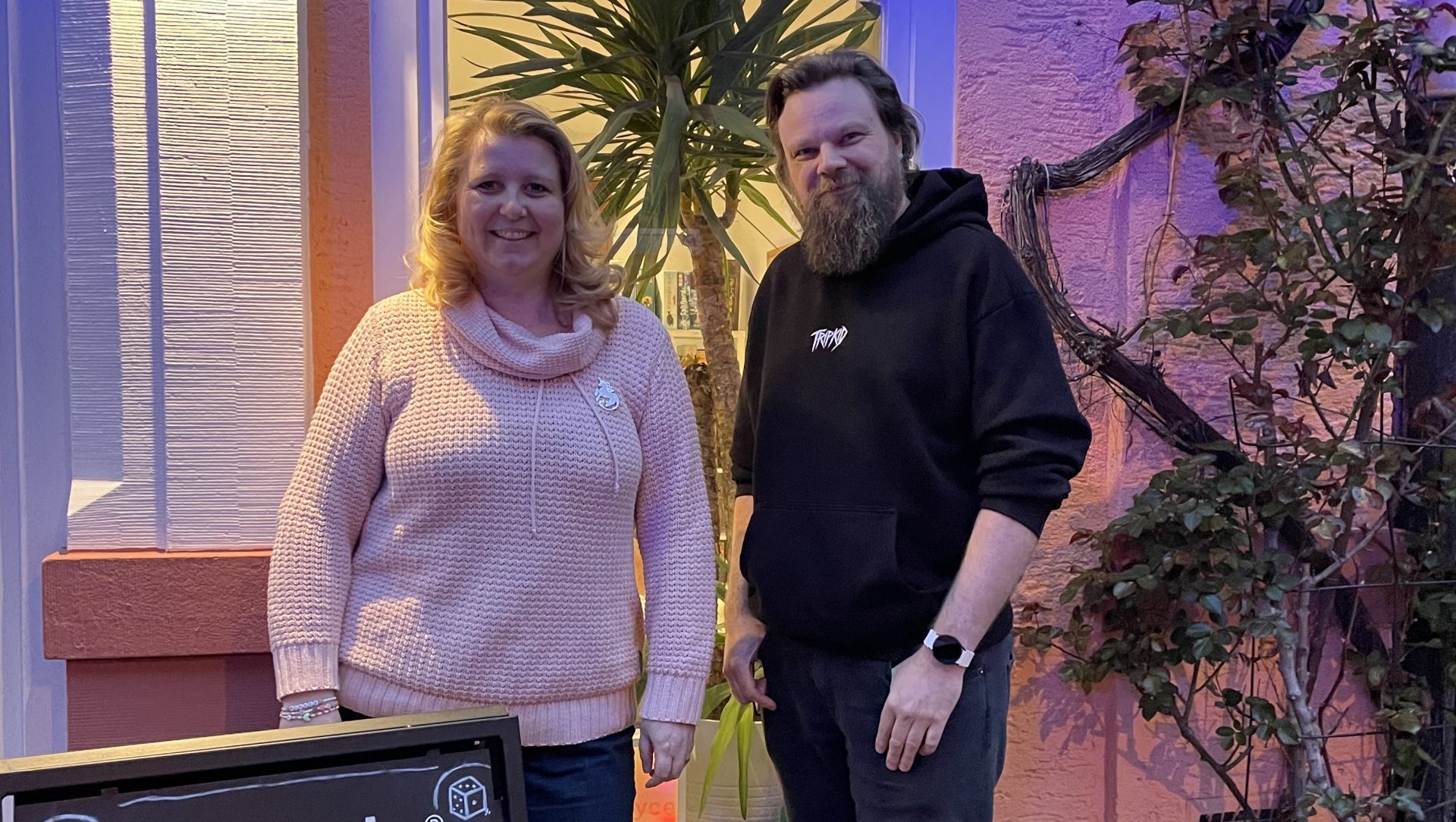Die beiden Gründer*innen Katja und Dennis